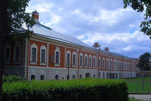 Атриум Петропавловской крепости. Вид с улицы