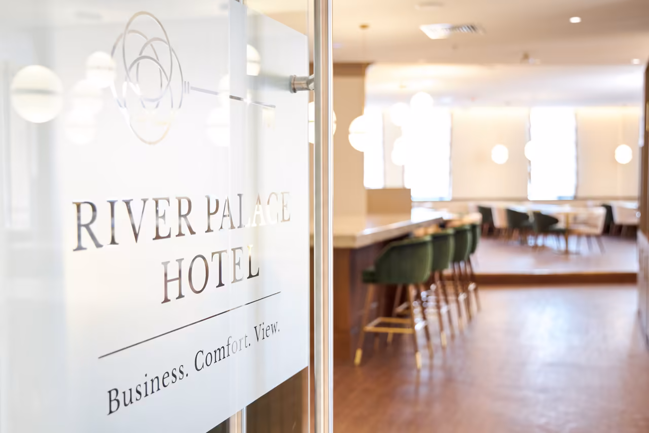 Ресторан Ривер Палас / River Palace Ресторан Ривер / The River