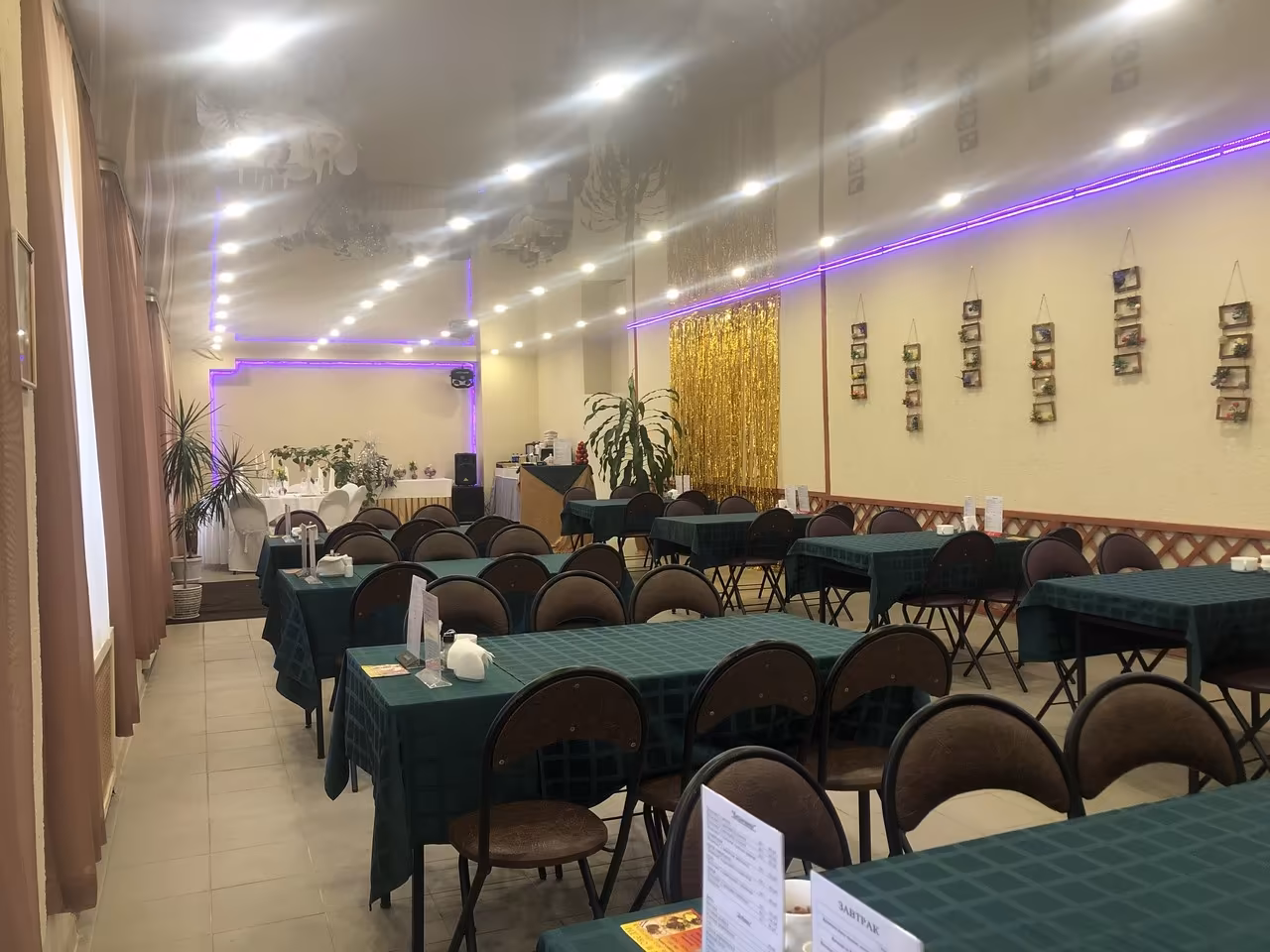 Кафе Янтарь Основной зал
