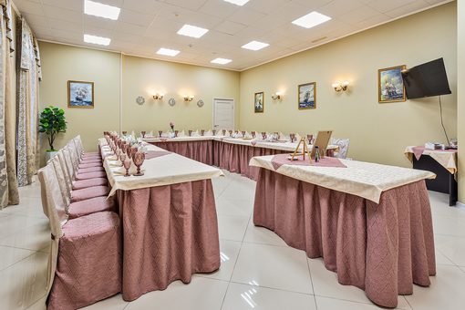 Поминальная трапеза Помним-любим на Политехнической. Большой зал, фото 2