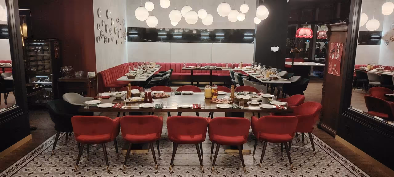 Ресторан Бистро ле Мужик / Bistrot Le Moujik Основной зал