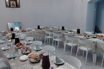 Поминальная трапеза Помним-любим в Петергофе. 1-й зал, фото 1