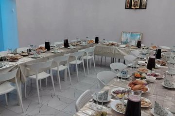 Поминальная трапеза Помним-любим в Петергофе. 1-й зал, фото 2