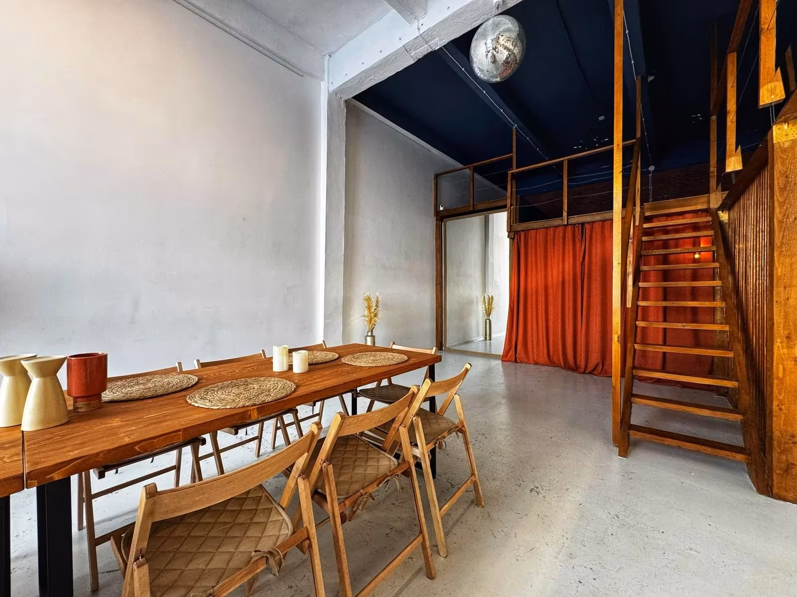 Видовой Лофт / View Loft Основной зал