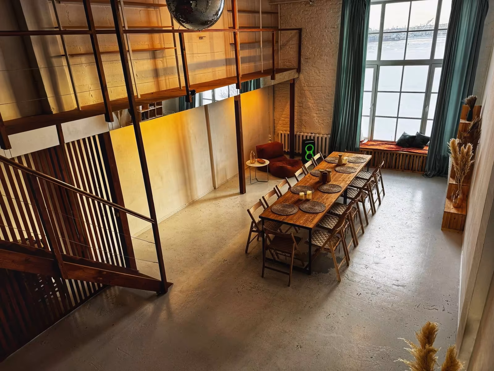 Видовой Лофт / View Loft Основной зал