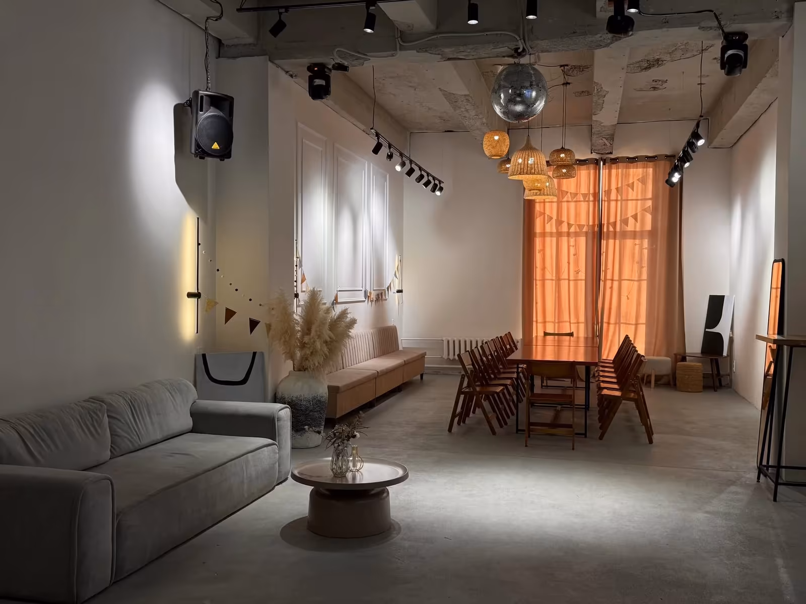 Белый Лофт / White Loft Основной зал