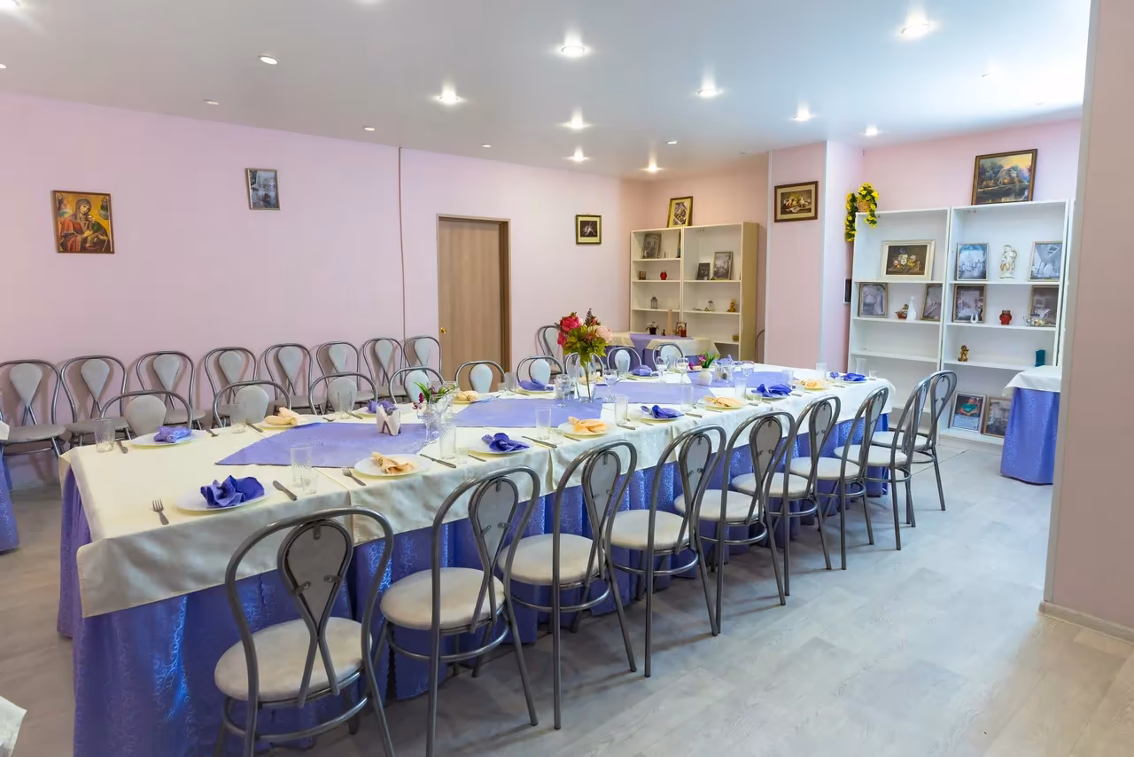 Поминальная трапеза Помним-любим в Пушкине Большой зал