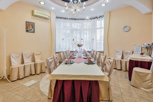 Поминальная трапеза Помним-любим на Наставников. Средний зал
