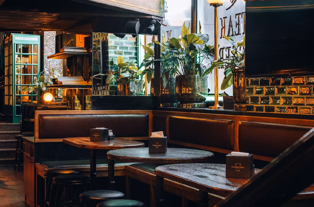 Паб Финнеганс / Finnegan’s на Московском Основной зал