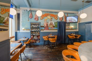 Ресторан Смоки Бонс / Smokey Bones. Барный зал, фото 6