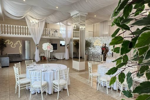 Банкетный зал Вилла Фамилия / Villa Familiya. Основной зал до 50 человек. Фото 3