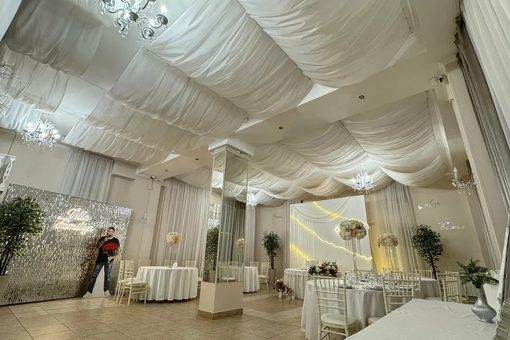 Банкетный зал Вилла Фамилия / Villa Familiya. Основной зал до 50 человек. Фото 2