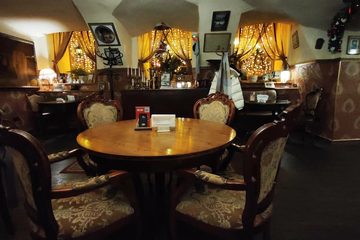 Ресторан Идиот. Красный зал, фото 1