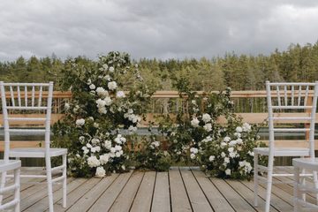 База отдыха Шишки на Лампушке. Открытая площадка на берегу озера, фото 3