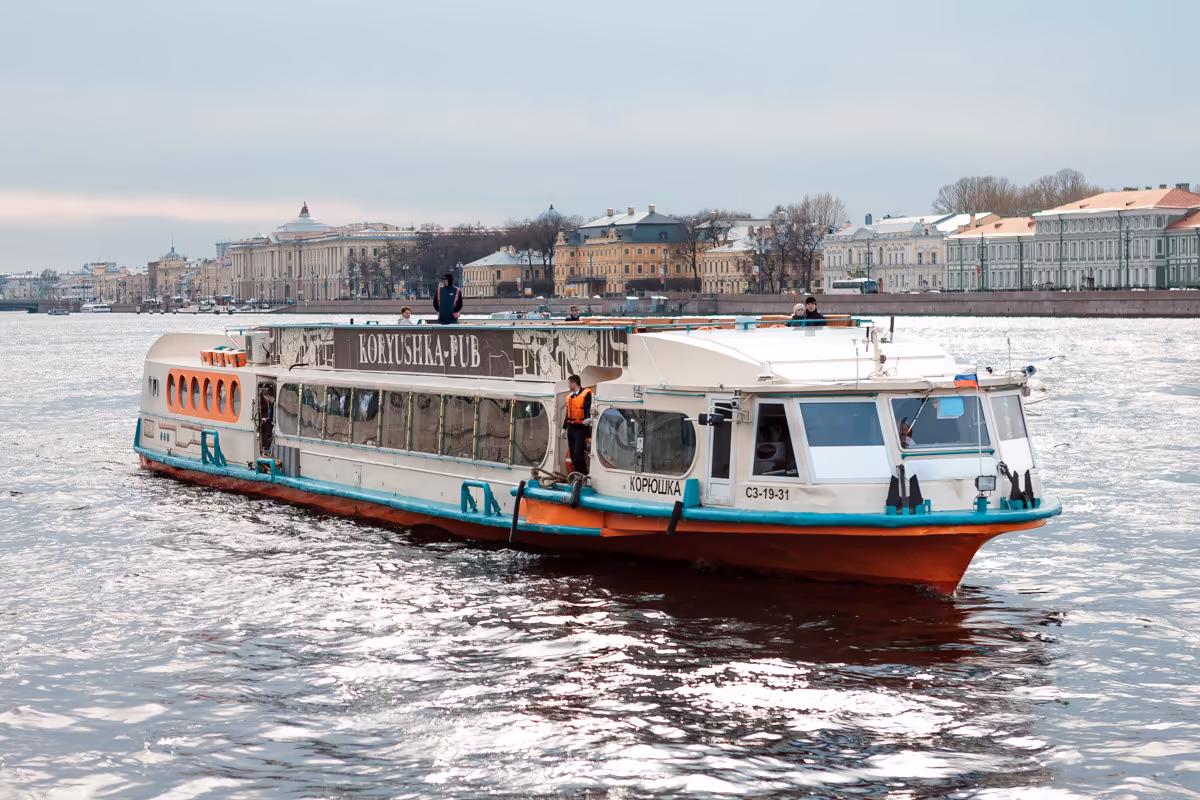 Теплоход Корюшка Салон теплохода