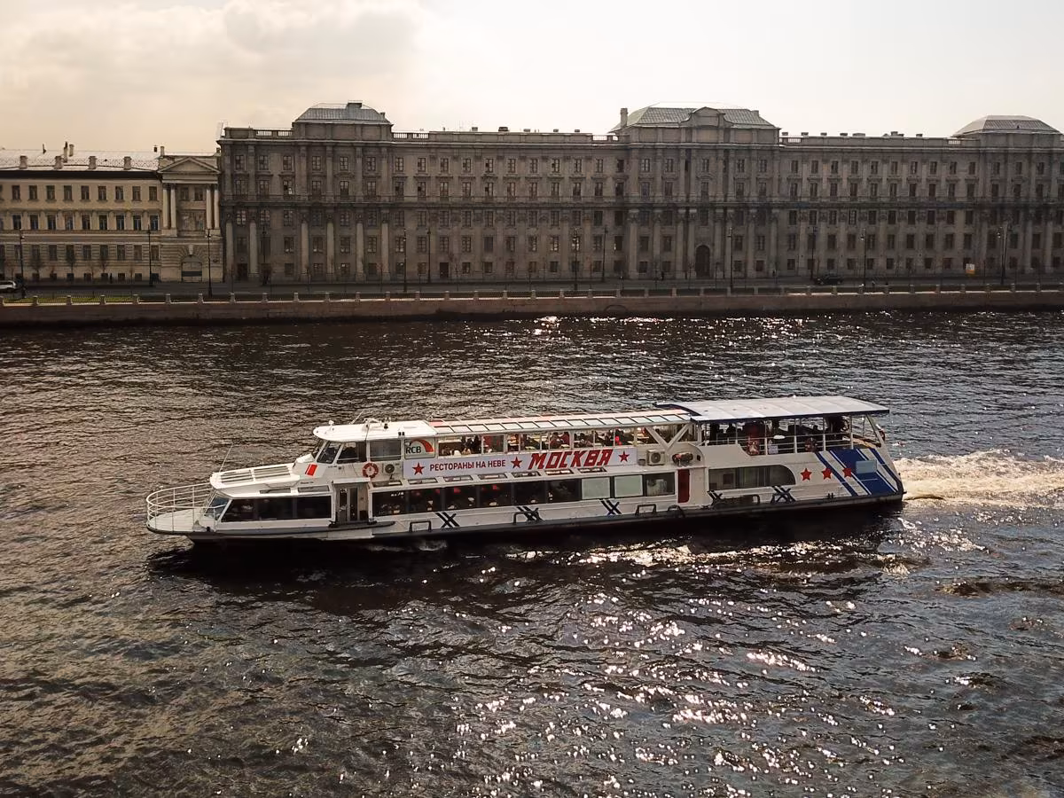 Теплоход Москва 194 Салон теплохода