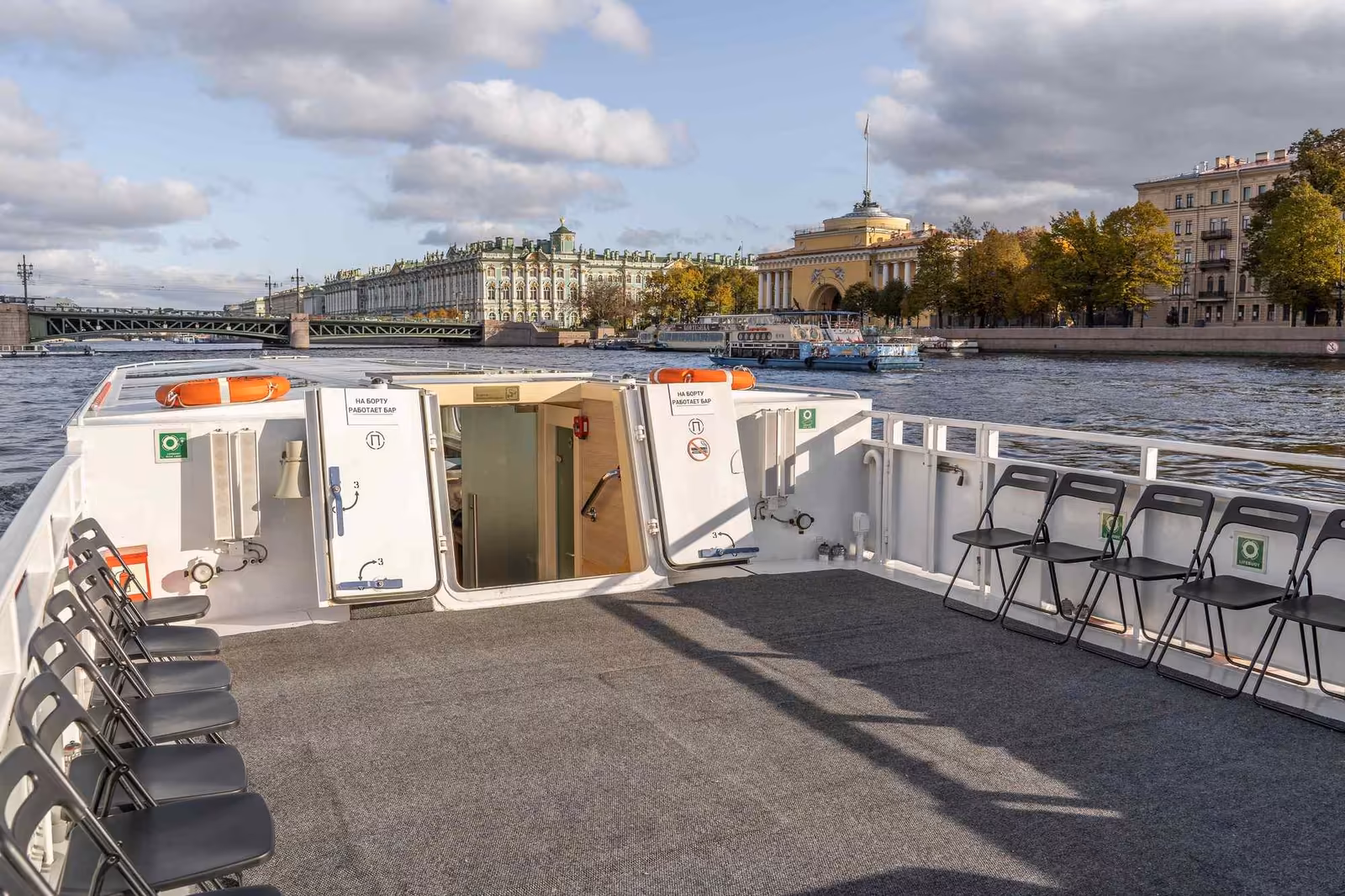 Теплоход Деметра Салон теплохода