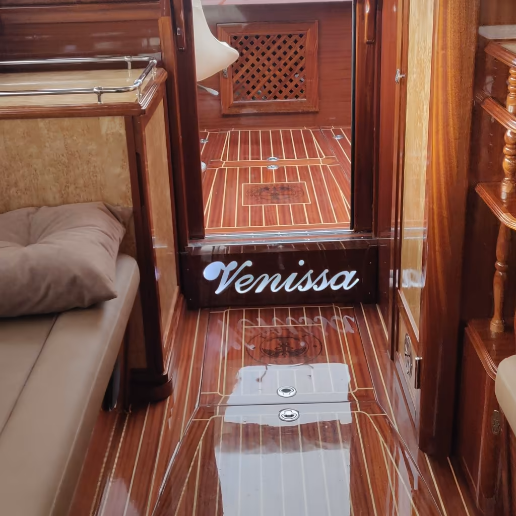 Катер Венисса / Venissa Катер