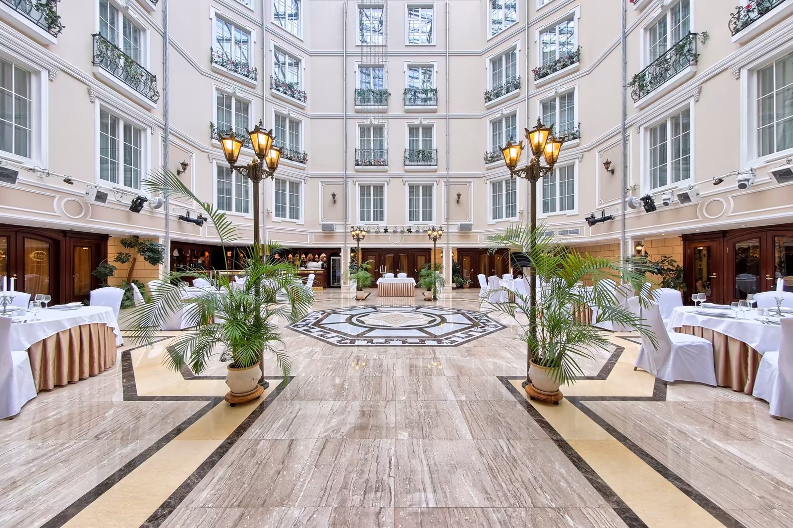 Ресторан Гранд Отель Эмеральд / Grand Hotel Emerald Атриум