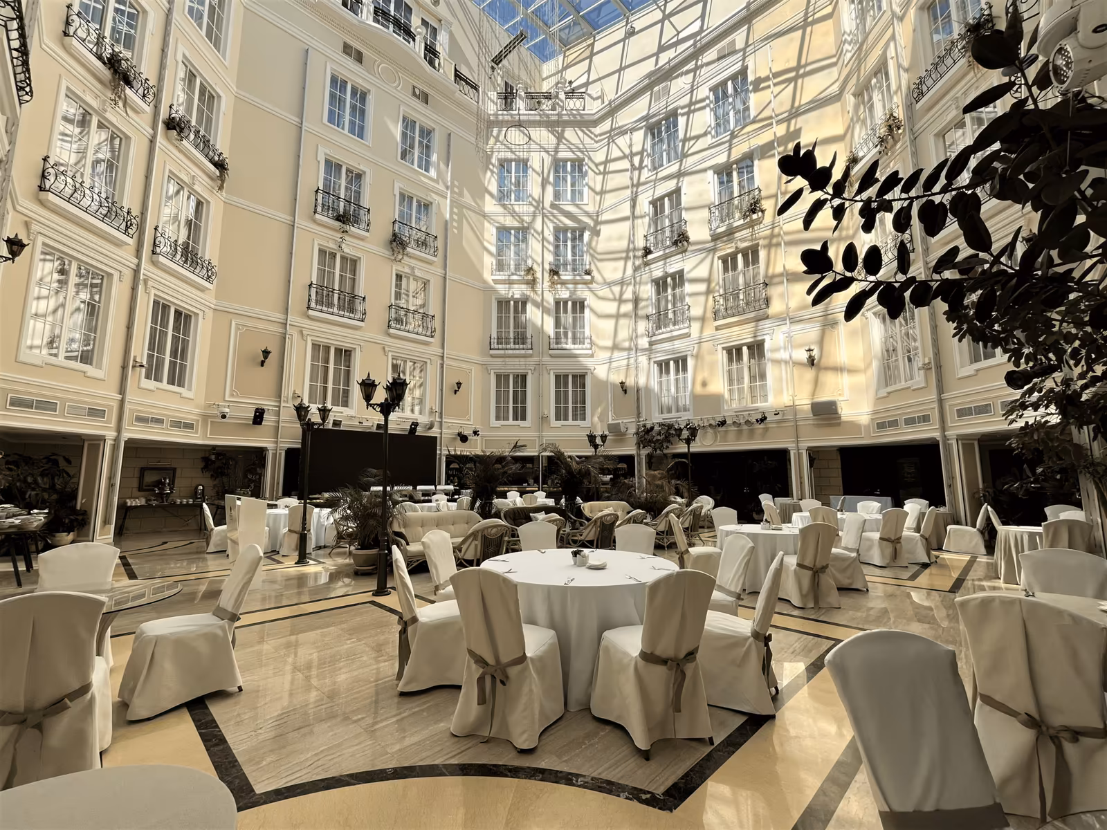 Ресторан Гранд Отель Эмеральд / Grand Hotel Emerald Атриум