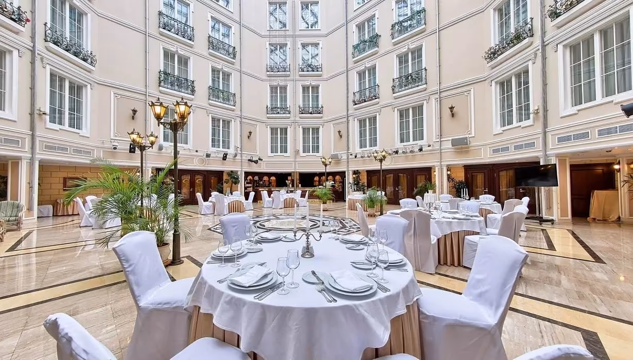 Ресторан Гранд Отель Эмеральд / Grand Hotel Emerald