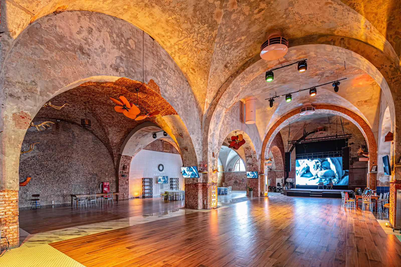 ЛОФТ#7 Лофт Холл / Loft Hall Брюллов Холл