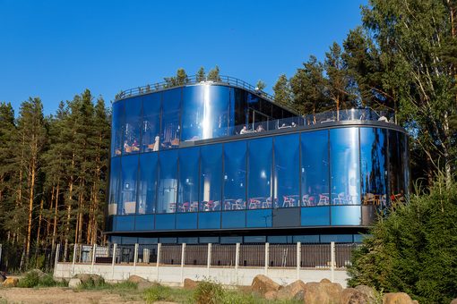 Загородный курорт Дом у Моря ресторан Морешаль. Вид с улицы