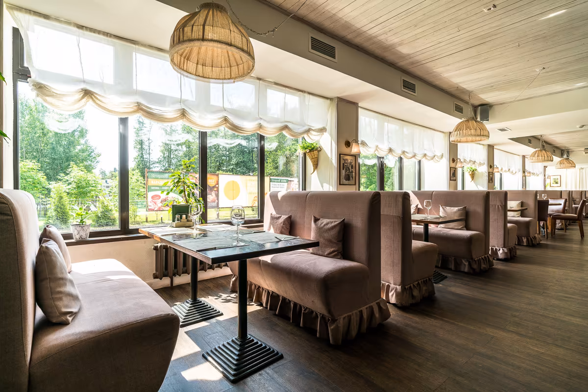 Ресторан Строганов Бар и Гриль / Stroganoff Bar and Grill Зал на 1-м этаже