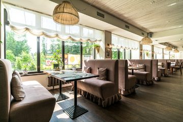 Ресторан Строганов Бар и Гриль / Stroganoff Bar and Grill. Зал на 1-м этаже, фото 2