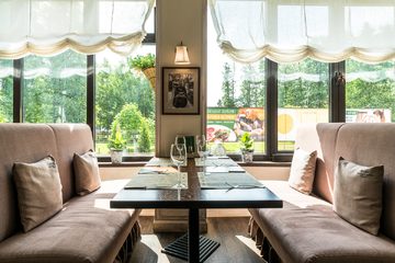 Ресторан Строганов Бар и Гриль / Stroganoff Bar and Grill. Зал на 1-м этаже, фото 3