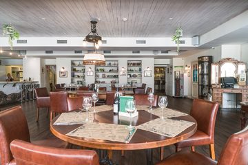 Ресторан Строганов Бар и Гриль / Stroganoff Bar and Grill. Зал на 1-м этаже, фото 4
