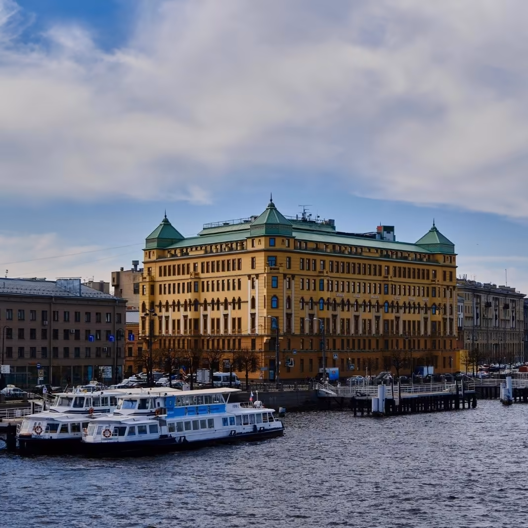 Ресторан Ривер Палас / River Palace Вид с улицы