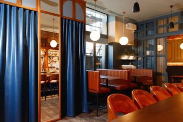 Ресторан Смоки Бонс / Smokey Bones. Основной зал, фото 2