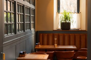 Ресторан Смоки Бонс / Smokey Bones. Основной зал, фото 3