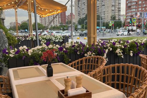 Ресторан Казан Мангал / Kazan Mangal. Летняя терраса