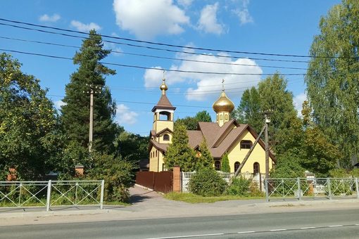 Поминальная трапеза Помним-любим во Всеволожске на Христиновском. Вид с улицы