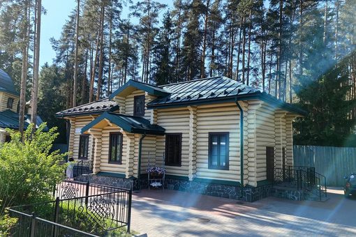 Поминальная трапеза Помним-любим в Левашово. Вид с улицы