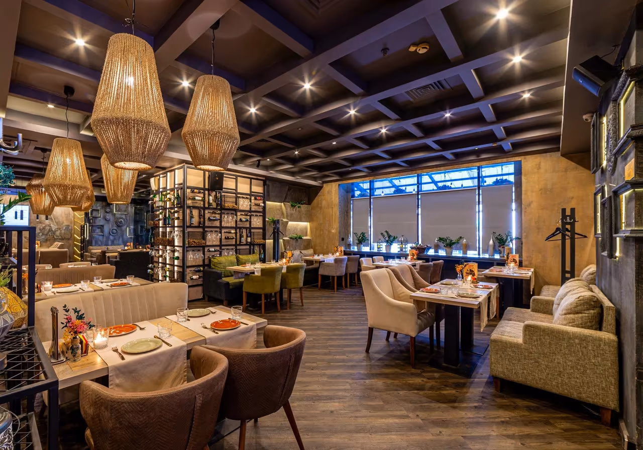 Ресторан Брассерия Крик / Brasserie Kriek на Коломяжском Пространство ресторана