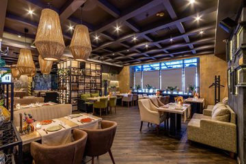 Ресторан Брассерия Крик / Brasserie Kriek на Коломяжском. Пространство ресторана, фото 9