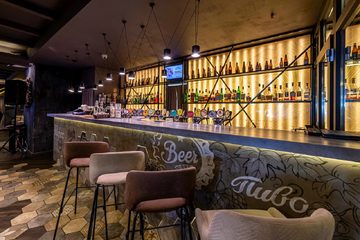 Ресторан Брассерия Крик / Brasserie Kriek на Коломяжском. Пространство ресторана, фото 5