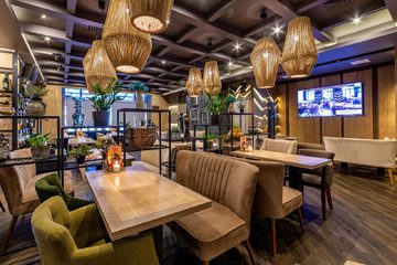 Ресторан Брассерия Крик / Brasserie Kriek на Коломяжском. Пространство ресторана, фото 1
