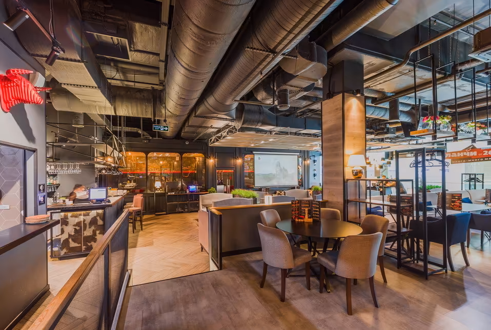 Ресторан Стейк Давай в Охта Молл Основной зал