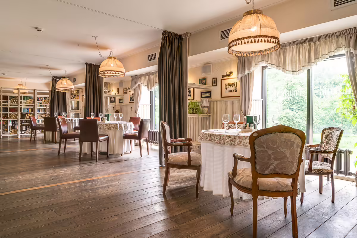 Ресторан Строганов Бар и Гриль / Stroganoff Bar and Grill Зал на 2-м этаже