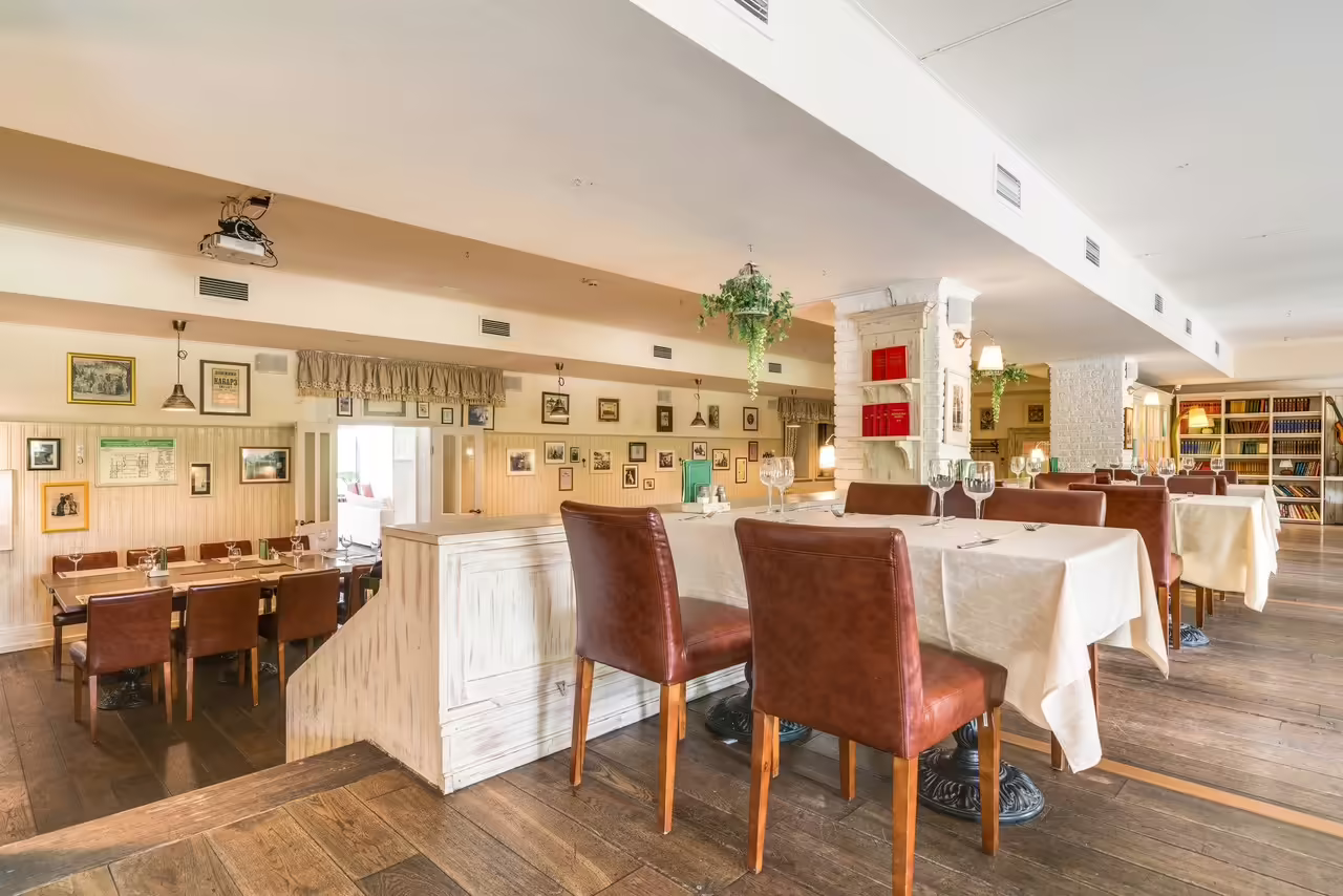 Ресторан Строганов Бар и Гриль / Stroganoff Bar and Grill Зал на 2-м этаже