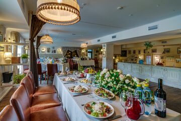 Ресторан Строганов Бар и Гриль / Stroganoff Bar and Grill. Зал на 2-м этаже, фото 9