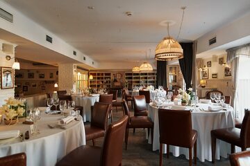 Ресторан Строганов Бар и Гриль / Stroganoff Bar and Grill. Зал на 2-м этаже, фото 3
