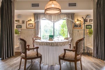 Ресторан Строганов Бар и Гриль / Stroganoff Bar and Grill. Зал на 2-м этаже, фото 17