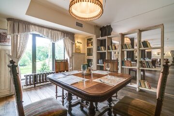 Ресторан Строганов Бар и Гриль / Stroganoff Bar and Grill. Зал на 2-м этаже, фото 15